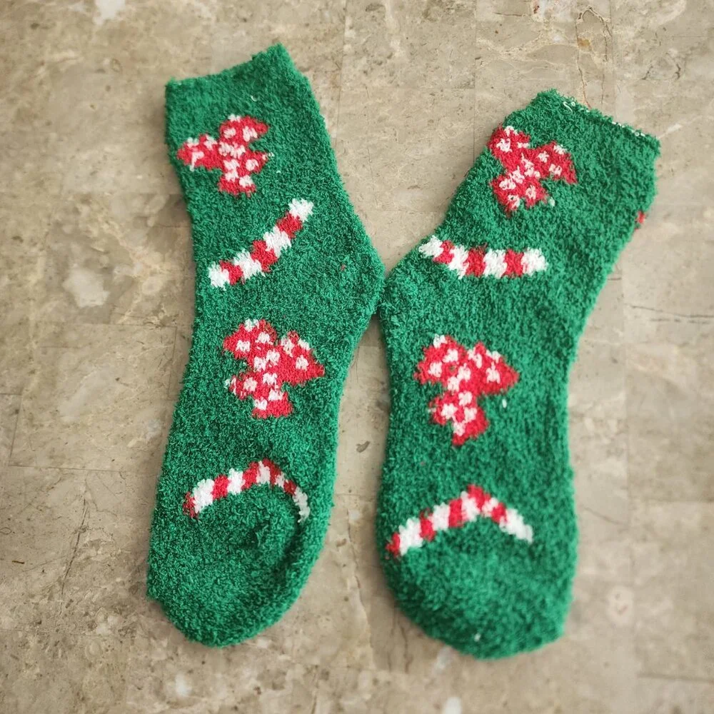 Women's Colorful Christmas Fluffy Socks (2pk) (NWOT)